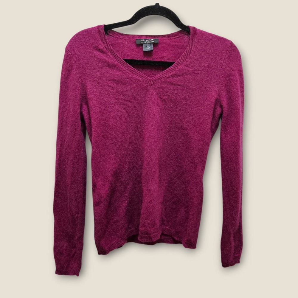 Ann Taylor Petite Medium‎ Cashmere Sweater Womens Purple V Neck Long Sleeve Knit